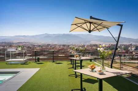 Barceló Granada Congress Отели рядом с достопримечательностью «Camping Reina Isabel»