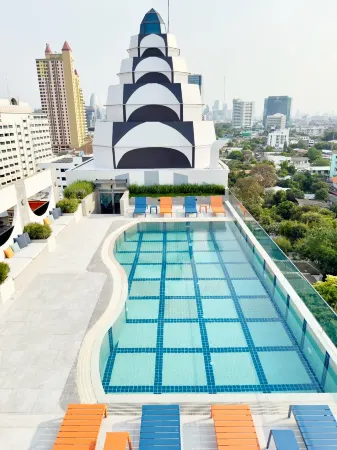 The Quarter Saphankhwai by UHG