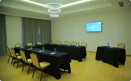 Check Inn Hotel Отели рядом с достопримечательностью «AU Conference Center»