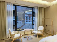 Moye Yishan Homestay Hotels near Wolong National Nature Reserve