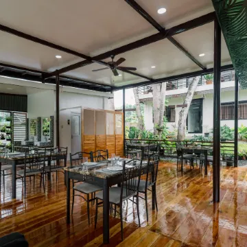 LOBOC RIVERSIDE INN and RESTAURANT