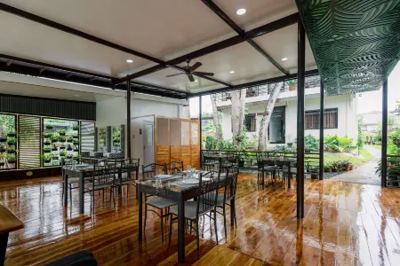 LOBOC RIVERSIDE INN and RESTAURANT Отели в г. Dimiao