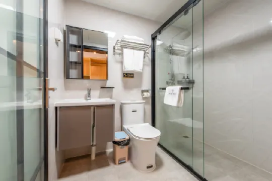 EZZI Hotel(Guangzhou Baoneng Performing Arts Center) Отели рядом с достопримечательностью «Qingfeng»