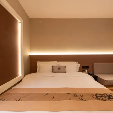 Xiyue Designer Hotel (Zhongshan Ferry Branch, Erma Road Food Street)