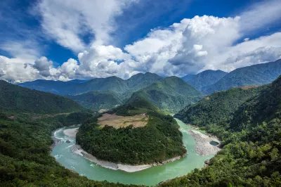 墨脫水墨雲中酒店