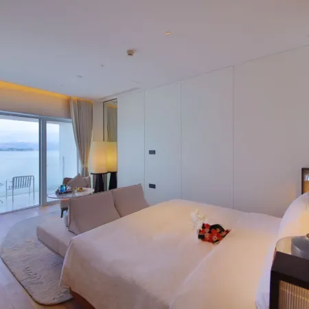 THE SUN AND SEA HOTEL