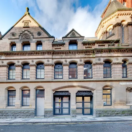 Charltons Bonds Apartments