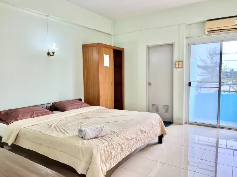 ห้องดีลักซ์ เตียงใหญ่ 1 เตียง