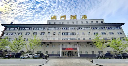 Ji'an Guomen Hotel (Yalu River Guomen Scenic Area) Отели рядом со станцией Ji'an Railway Station