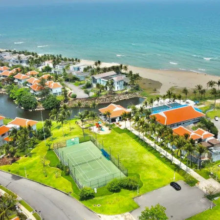 Danang Ocean Villas Beach Resort Отели рядом с достопримечательностью «Пляж Нонуок»
