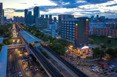 Vienna Hotel (Shenzhen Longgang Nanlian Subway Station) Hotel in zona Junsem Department Store Pedestrian Street