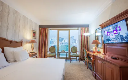 Parsian Esteghlal International Hotel