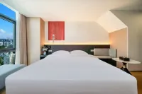 Ruicheng Zhixuan Hotel (Xi'an High-speed Railway North Station Yuanshuo Road Metro Station Branch)