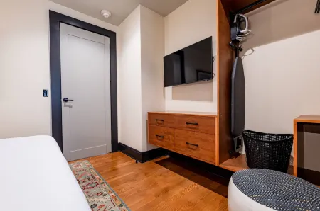 2BR Perfect Getaway in Iconic Downtown | The Mayfair