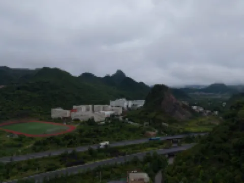 Bangshan Yunta Homestay (Huangguoshu Waterfalls Scenic Area)