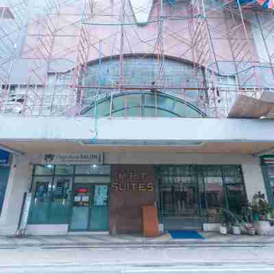 RedDoorz @ MPT Suites Hotel Exterior