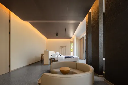 Fans Yujian · Mountain View Wild Luxury Designer Villa (Putuoshan Airport Wugongzhi Wharf Branch)