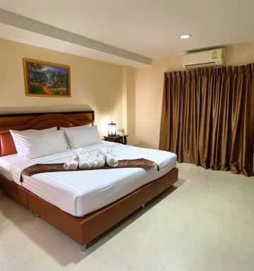 ห้องดีลักซ์ เตียงใหญ่ 1 เตียง