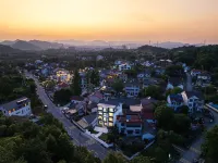 Chayin Shanju · Qinzi Dujia Shanye Xingkong Suxi Huayuan Meishu Hotels near Earth Light Art Commune