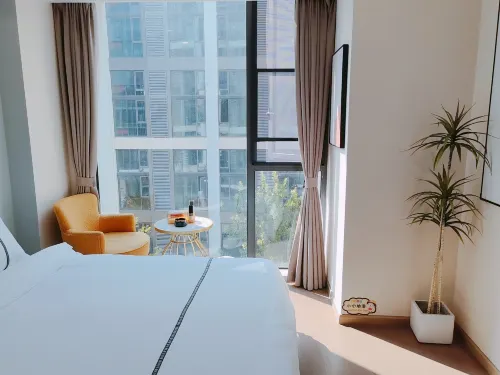 Yuehui Movie Homestay (Wuhan Tianhe Airport)