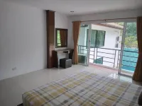 Hillside 3 Bedroom Vacation Home with Pool