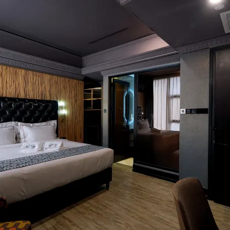 1969 D'Kelly Hotel