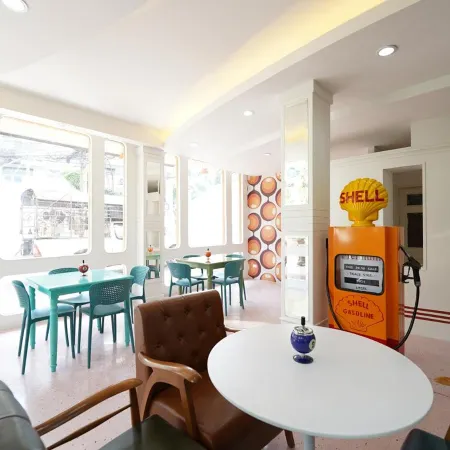 Happy 2 Hotel Pratunam Отели рядом с достопримечательностью «Станция экспресс-поезда Ratchaprarop»