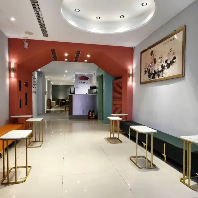 Bravo Hotel Hotel dekat Stasiun Jioude