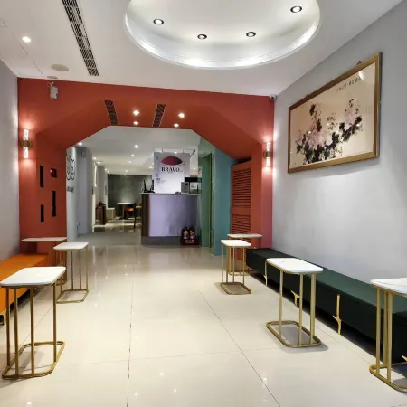 Bravo Hotel Отели рядом с достопримечательностью «Тай Чун Парк»