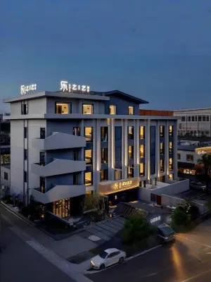Lezhizhi Hotel (Zhuge Liang Square Wanda Store) Hotel dekat Zhuge Liang Square