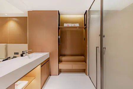 Red Maple Hotel Отели рядом с достопримечательностью «Anhui Normal University Qijiang College (Wenjin Campus)»