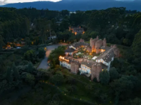 Dongfengyun Niuduoluo Music Castle Hotel Hotels in Mile