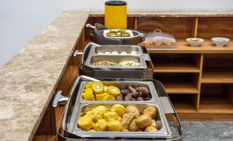 Sunshine Flower Language Resort Hotel (Wanjia Commercial Plaza, Xiu District Government)