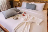 清邁映日溫泉居 Studio Naenna Textiles Gallery附近的飯店