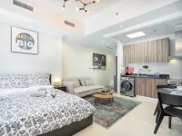 Heaven Crest Vacation Homes Downtown - Studio and 1 Bedroom 2 min walk to Dubai Mall and Burj Hotels near Souk Al Bahar