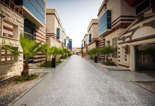 빌라지오 호텔 아부다비의 넓은 객실 내부 이미지