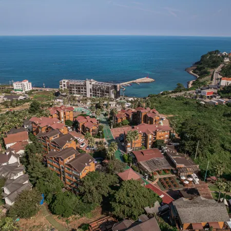 Dyne Resort Отели рядом с достопримечательностью «Публичная библиотека в городе Эволь»