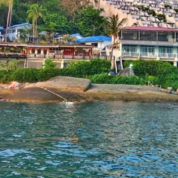 Naiharn on the Rock Resort Phuket Отели рядом с достопримечательностью «Смотровая площадка Ката-Карон»