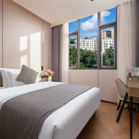 Five-Star Bay Hotel