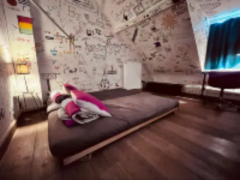 be house • lodge over comfy in Bruges