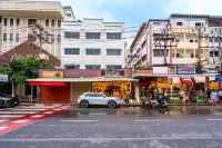 Patong Social Hotel Các khách sạn gần Patong OTOP Shopping Paradise