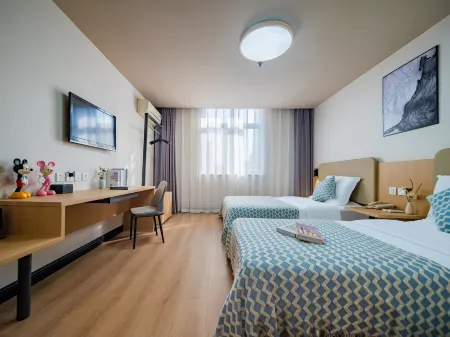 圖嵐酒店（西安建築科技大學華清學院西等駕坡地鐵站店） Отели рядом с достопримечательностью «Xi'an Siyuan University (South Area)»