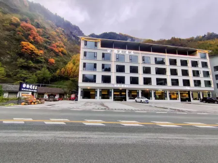 Wenchuan Wolong Shiguang · Xingchen Homestay Отели рядом с достопримечательностью «Wolong China Giant Panda Garden Shenshuping Base of CCRCGP»