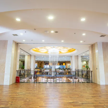 Hongsheng Hotel (Liupanshui Wanda Plaza High Speed Railway Station)