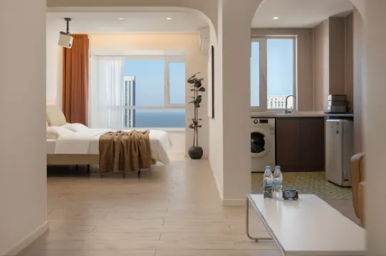 Zhouya Seaview Audio-Visual Vacation Homestay (Huoju 8th Street International Coastal Baths)