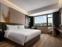NEWATTILE·ANNA HOTEL Hotels near Luobinwang Park