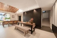 Hongcun Mountain Breeze Embracing the Moon · Serenity Garden (Hongcun Village Yuezao Store)