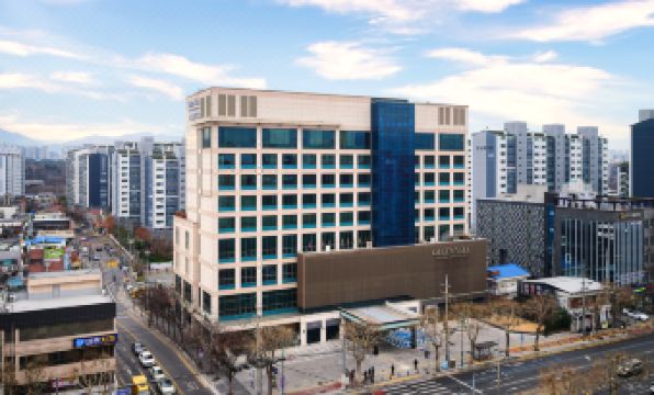 Queenvell Hotel - Housity