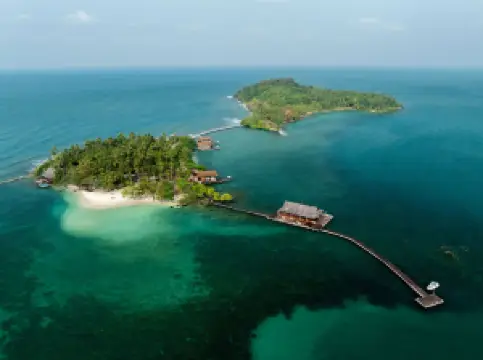 Full Moon Private Island