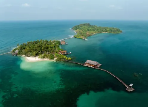 Full Moon Private Island Hotels in 